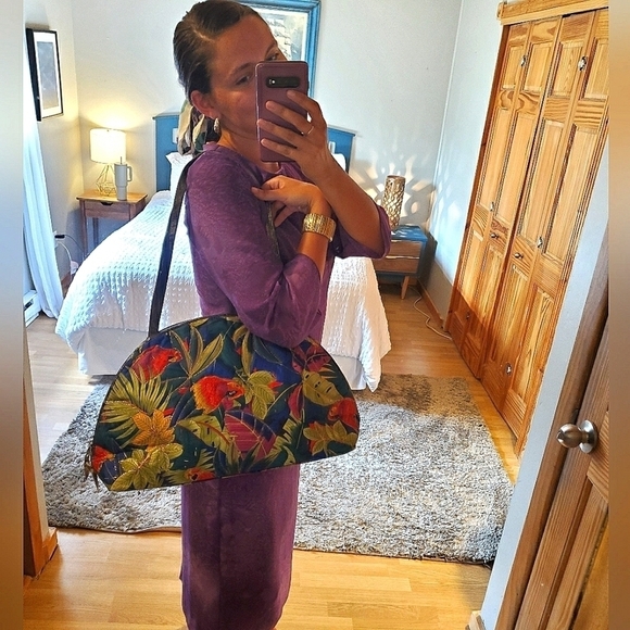 Fuji Parrots Quilted Bag - Picture 8 of 8